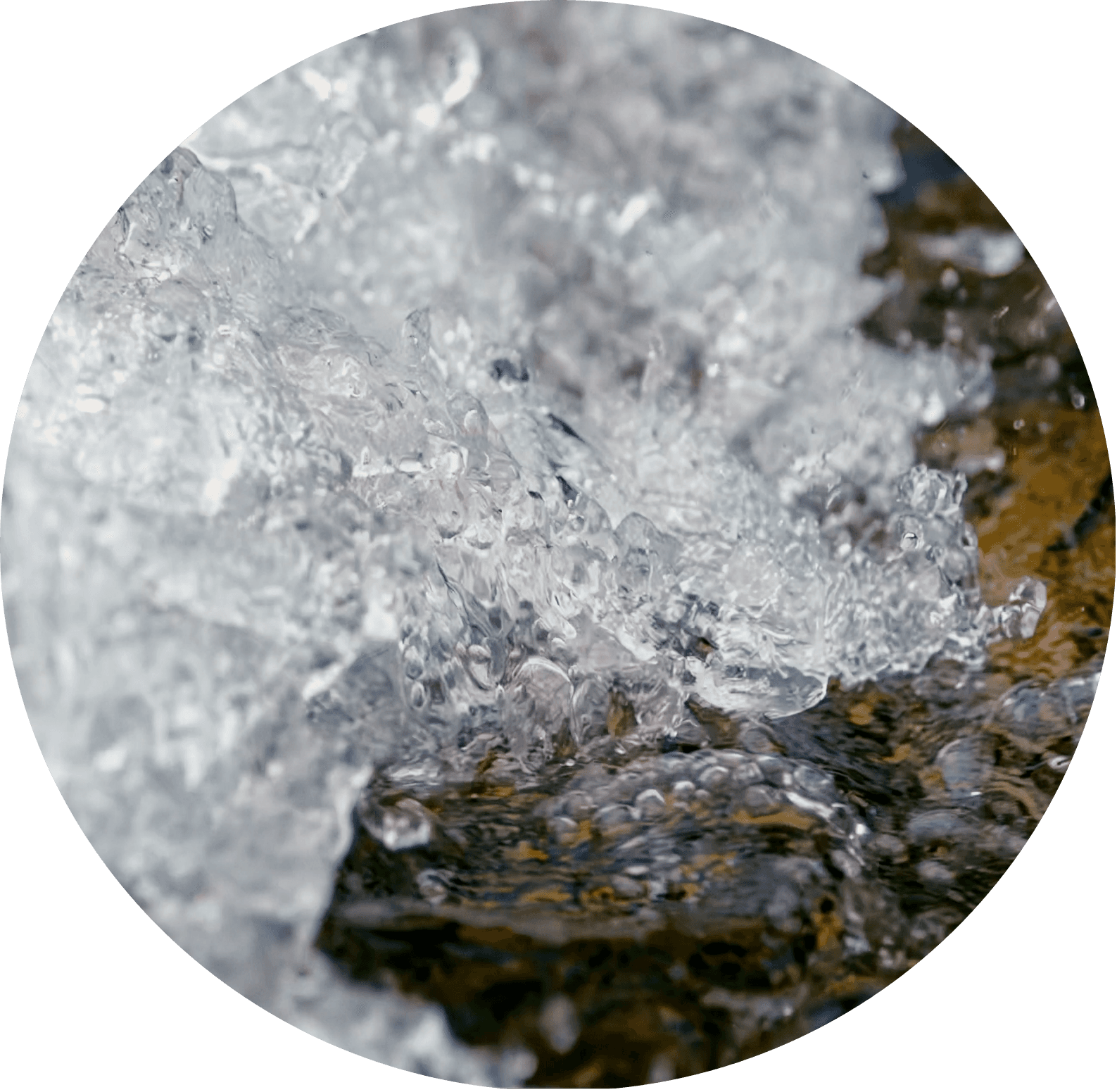 代表弱碱性苏打水水质的湖泊景观